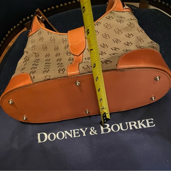 GORGEOUS VINTAGE DOONEY IN EXCELLENT CONDITION WAITING FOR YOU! - Picture 14 of 16
